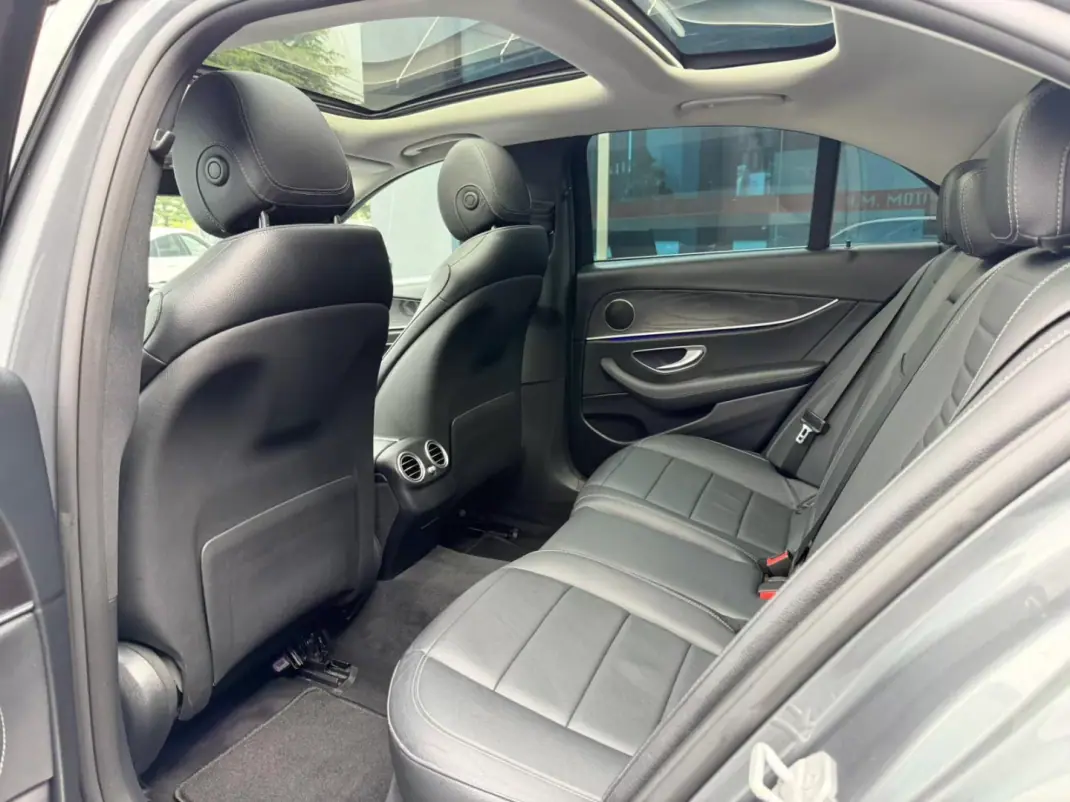 Mercedes-Benz E 220 2016 - 22900 EUR, 249575 km - AUTO.MOTO.pt - 249575km - foto 9 de 15