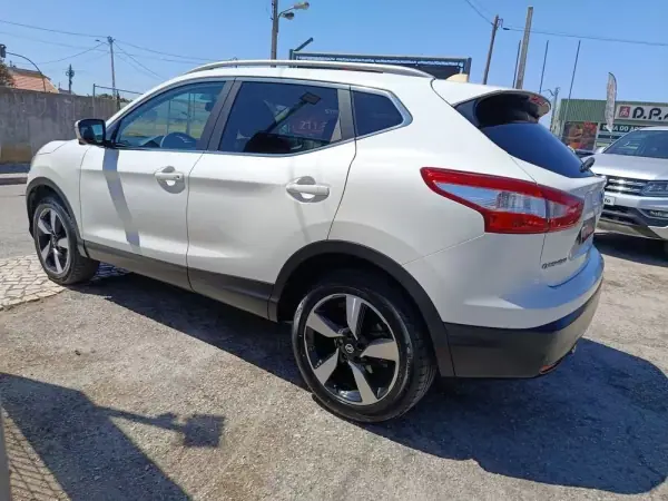 Nissan Qashqai 2017 - 12750 EUR, 153412 km - AUTO.MOTO.pt - 153412km - foto 26 de 30
