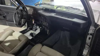 BMW 323 1982 - 27500 EUR, 224548 km - AUTO.MOTO.pt - 224548km - foto 39 de 44