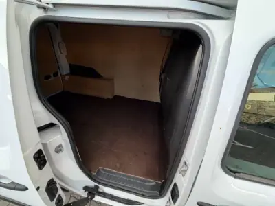 Renault Kangoo 2018 - 12900 EUR, 94420 km - AUTO.MOTO.pt - 94420km - foto 4 de 12