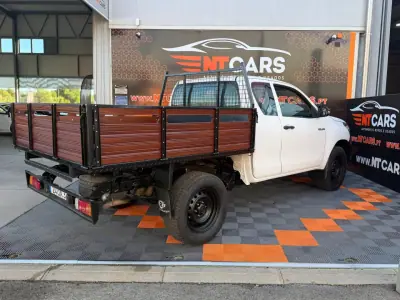 Toyota Hilux 2018 — photo 2 of 11