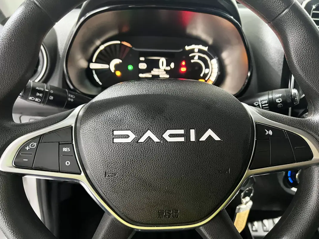 Dacia Spring 2023 - 11900 EUR, 66143 km - AUTO.MOTO.pt - 66143km - foto 18 de 21