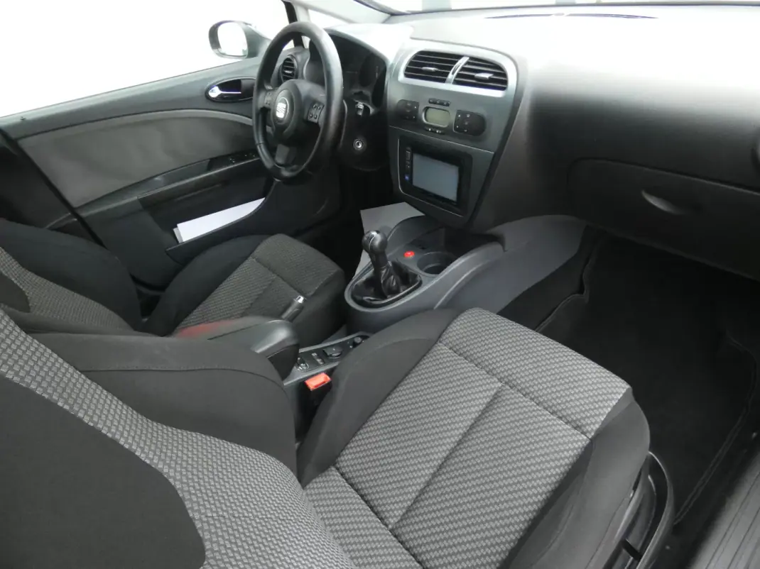 SEAT Leon 2008 - 8500 EUR, 280000 km - AUTO.MOTO.pt - 280000km - foto 13 de 21