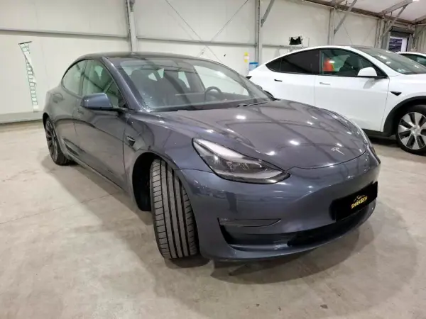 Tesla Model 3 2021 — foto 2 de 10