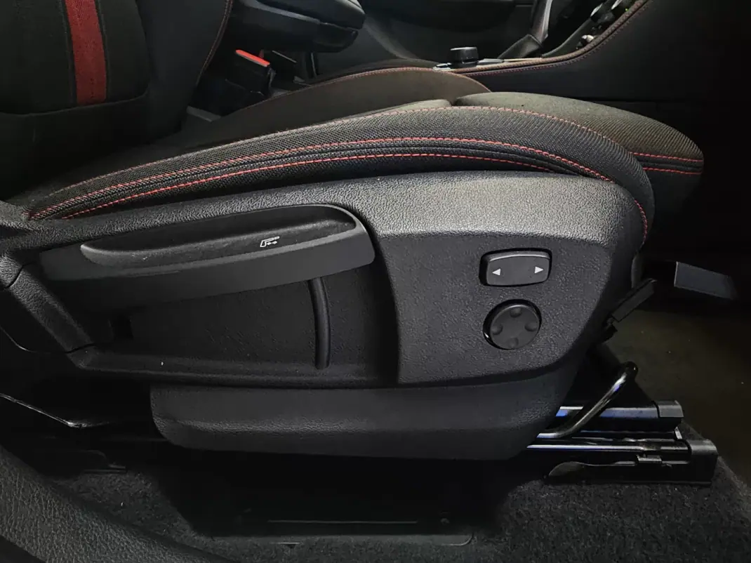 BMW 218 Active Tourer 2015 - 18300 EUR, 105000 km - AUTO.MOTO.pt - 105000km - foto 23 de 39