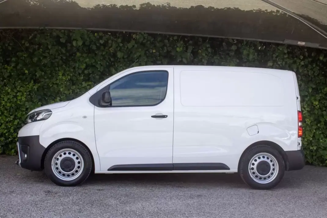 Toyota Proace 1.6 D4D L1H1 2019 - 15900 EUR, 65000 km - AUTO.MOTO.pt - 65000km - foto 14 de 15