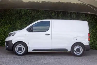 Toyota Proace 1.6 D4D L1H1 2019 - 15900 EUR, 65000 km - AUTO.MOTO.pt - 65000km - foto 14 de 15