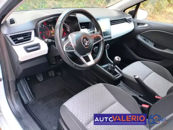 Renault Clio 2023 - 15950 EUR, 55104 km - AUTO.MOTO.pt - 55104km - foto 9 de 31