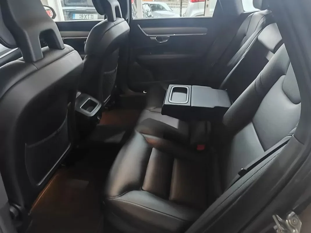 Volvo V90 2017 - 23500 EUR, 131000 km - AUTO.MOTO.pt - 131000km - foto 12 de 39
