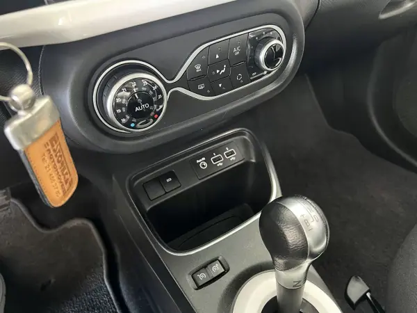 Renault Twingo 2021 - 10800 EUR, 86540 km - AUTO.MOTO.pt - 86540km - foto 15 de 22