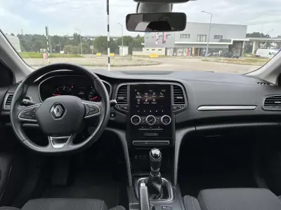 Renault Mégane Sport Tourer 2022 - 18990 EUR, 143000 km - AUTO.MOTO.pt - 143000km - foto 10 de 18