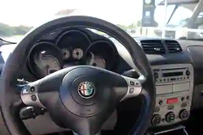 Alfa Romeo GT 2004 - 3800 EUR, 289000 km - AUTO.MOTO.pt - 289000km - foto 20 de 23
