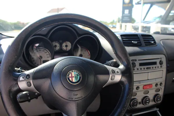 Alfa Romeo GT 2004 - 3800 EUR, 289000 km - AUTO.MOTO.pt - 289000km - foto 20 de 23