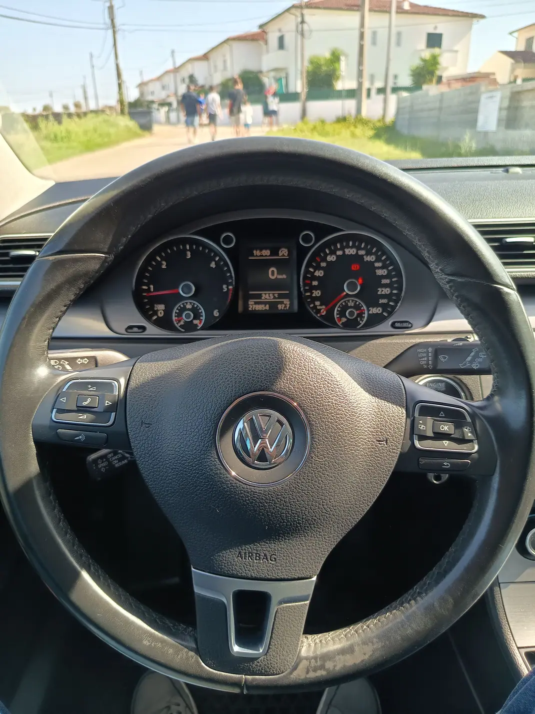 Volkswagen Passat Variant 2011 - 6565 EUR, 279000 km - 279000km - foto 4 de 14