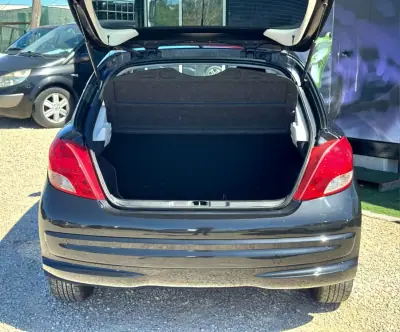 Peugeot 207 2010 - 4980 EUR, 255120 km - AUTO.MOTO.pt - 255120km - foto 16 de 17