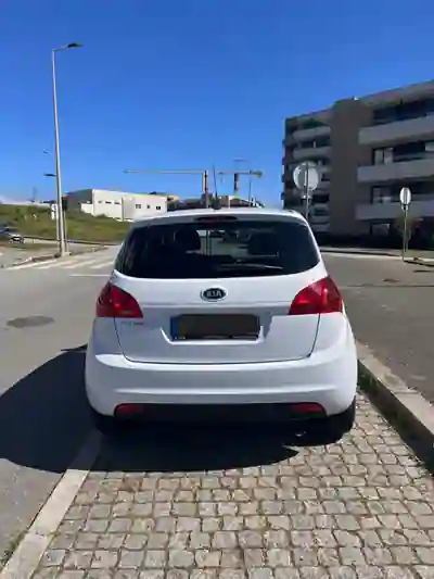 Kia Venga 2013 - 10500 EUR, 24000 km - AUTO.MOTO.pt - 24000km - foto 7 de 14