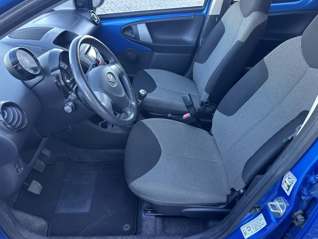 Toyota Aygo 2012 - 7490 EUR, 115000 km - AUTO.MOTO.pt - 115000km - foto 11 de 17