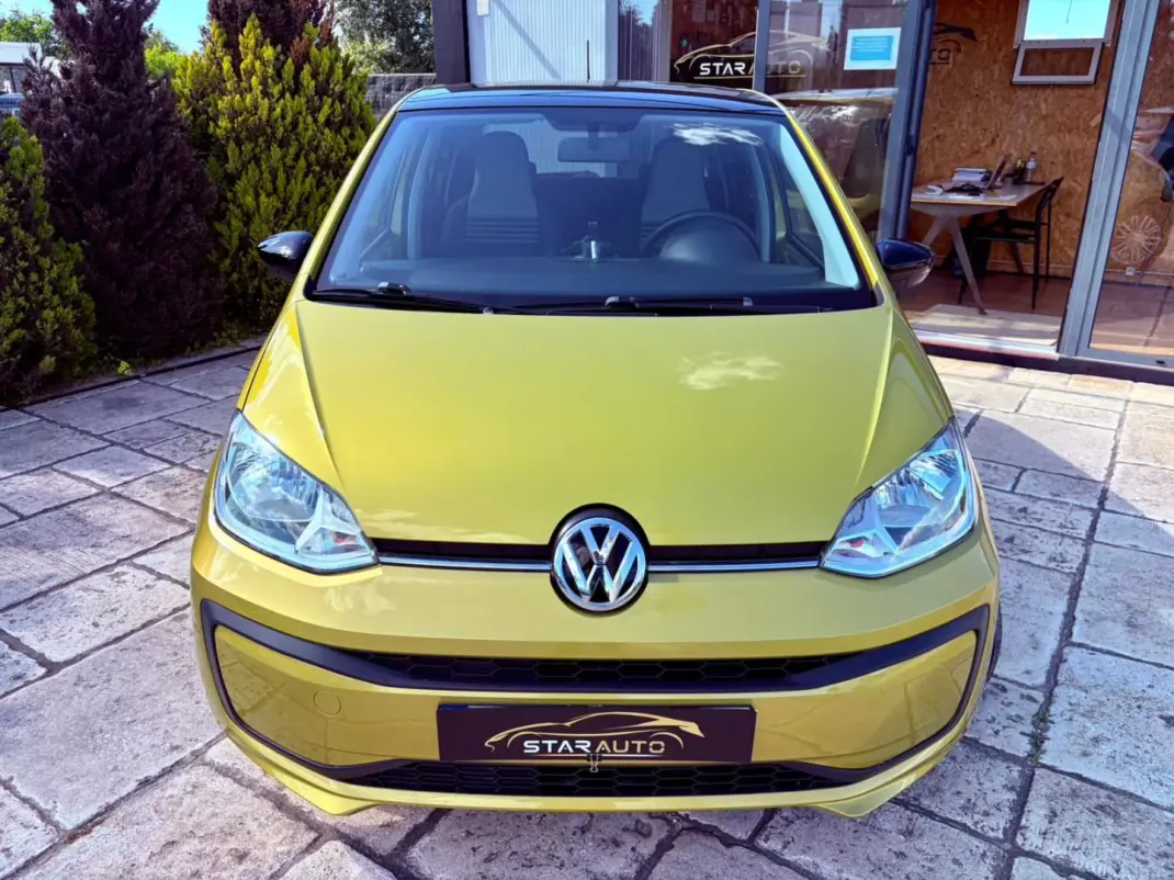 Volkswagen Up! 2018 - 12490 EUR, 69990 km - AUTO.MOTO.pt - 69990km - foto 2 de 11