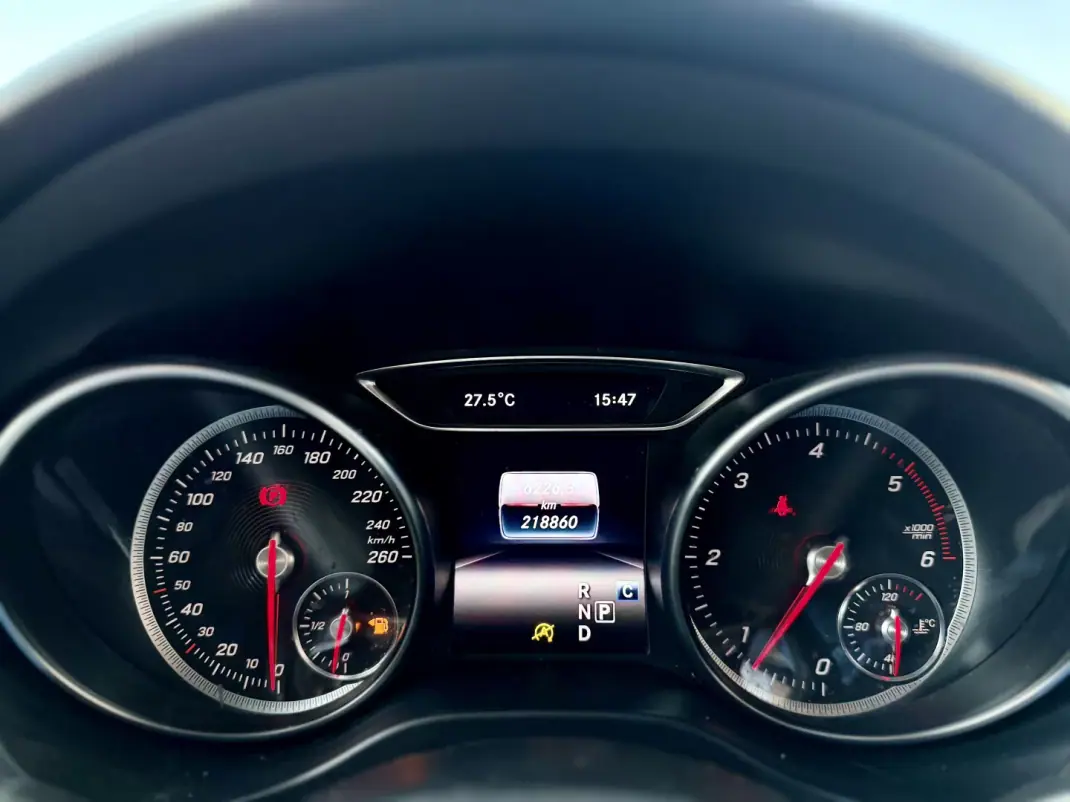 Mercedes-Benz CLA 220 2018 - 22950 EUR, 218000 km - AUTO.MOTO.pt - 218000km - foto 24 de 29