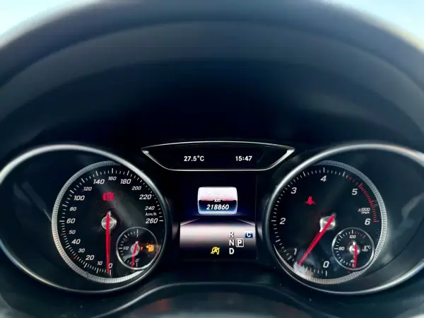 Mercedes-Benz CLA 220 2018 - 22950 EUR, 218000 km - AUTO.MOTO.pt - 218000km - foto 24 de 29