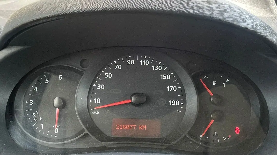 Renault Kangoo 2017 - 8500 EUR, 217000 km - AUTO.MOTO.pt - 217000km - foto 4 de 11