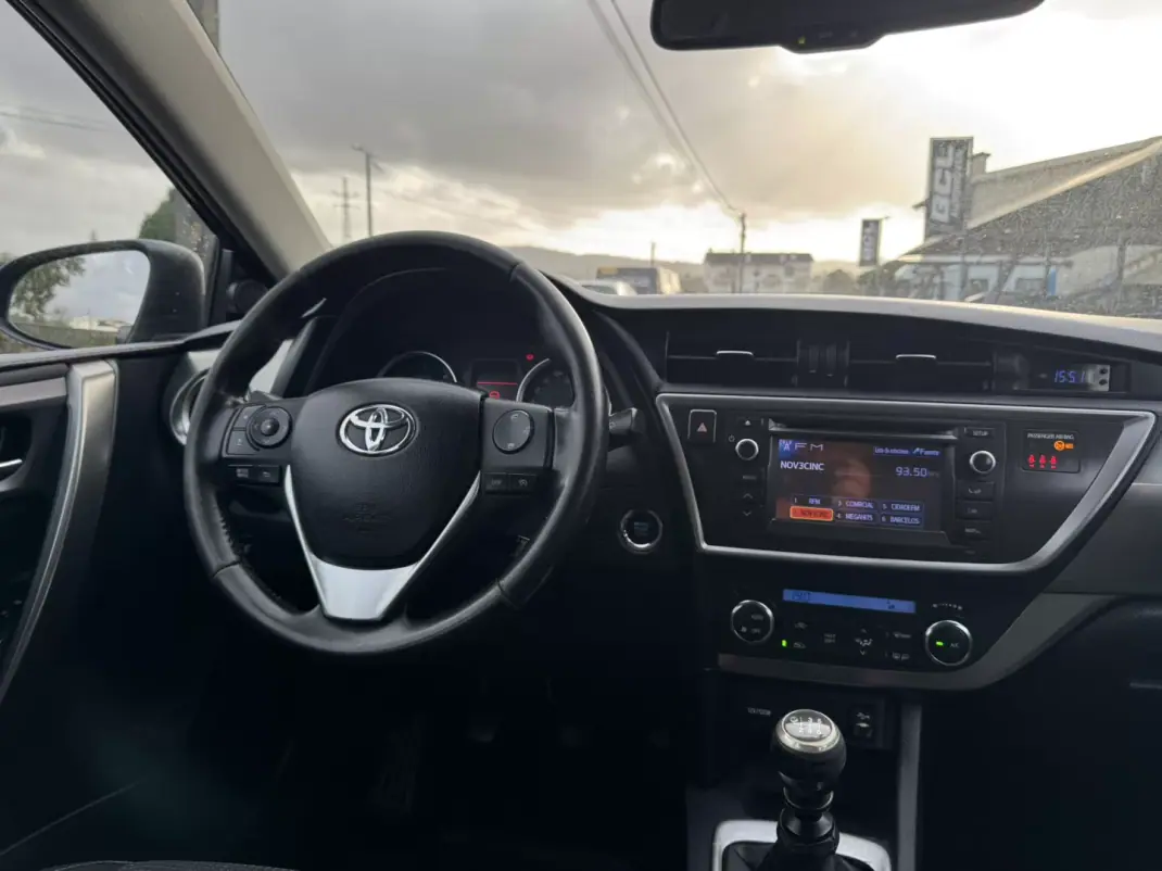 Toyota Auris 2014 - 10990 EUR, 224000 km - AUTO.MOTO.pt - 224000km - foto 13 de 27