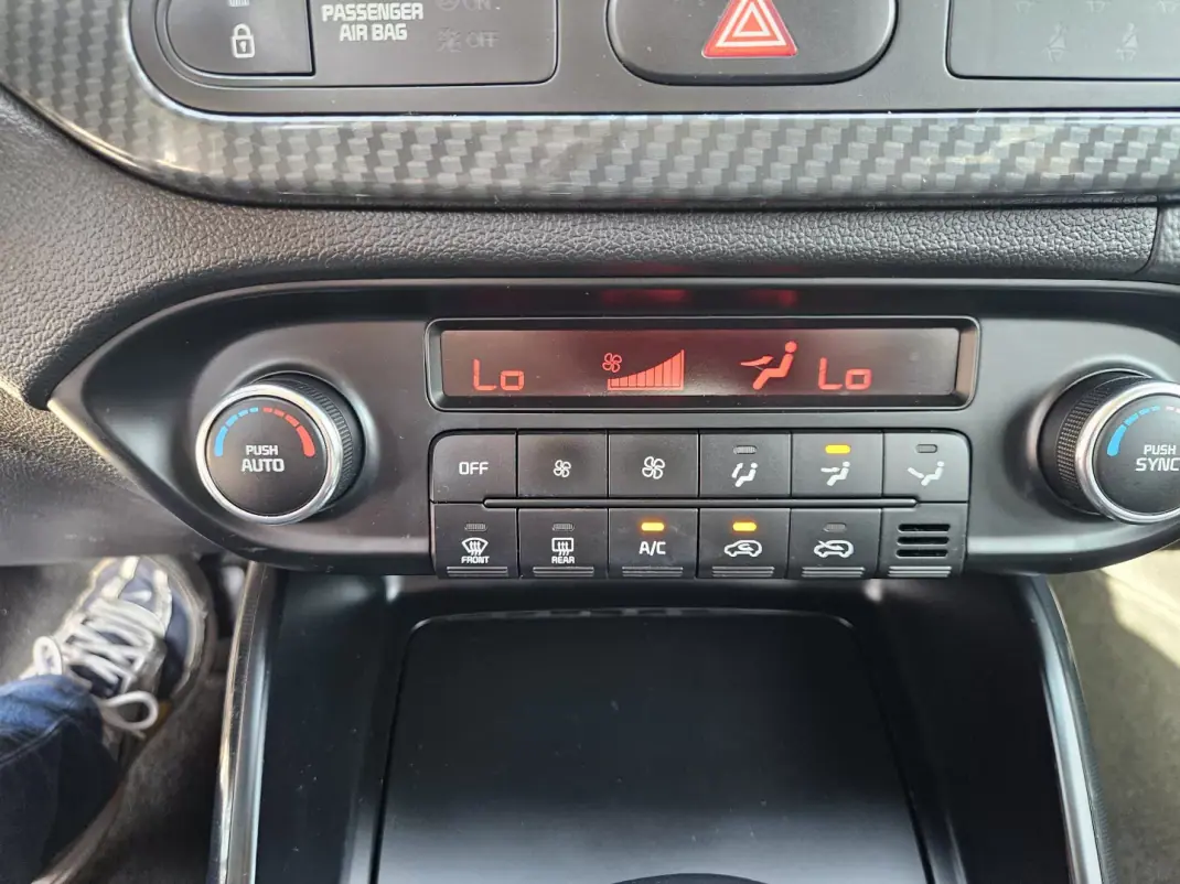 Kia Carens 2018 - 17700 EUR, 104900 km - 104900km - foto 41 de 52