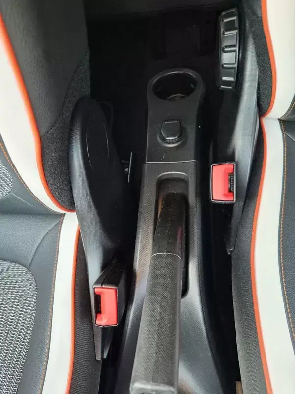 Renault Twingo 2021 - 13499 EUR, 55410 km - AUTO.MOTO.pt - 55410km - foto 31 de 32