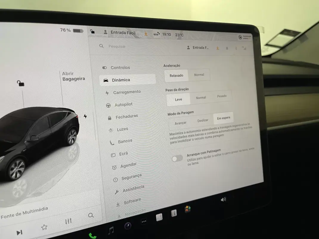 Tesla Model Y 2024 - 38500 EUR, 68000 km - AUTO.MOTO.pt - 68000km - foto 38 de 43