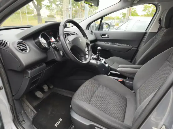 Peugeot 5008 2014 - 10900 EUR, 190000 km - AUTO.MOTO.pt - 190000km - foto 7 de 13