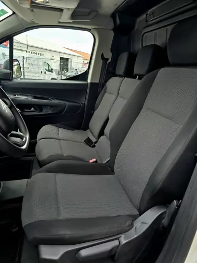 Citroën BERLINGO 1.5 BlueHDi 100 S&S Club M 2021 - 15300 EUR, 100480 km - AUTO.MOTO.pt - 100480km - foto 12 de 14