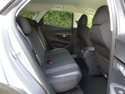 Peugeot 3008 2017 - 17990 EUR, 168000 km - AUTO.MOTO.pt - 168000km - foto 26 de 37