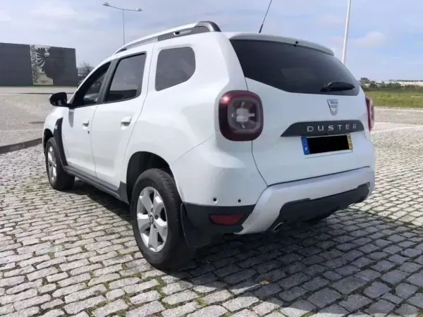 Dacia Duster 2019 - 13999 EUR, 199000 km - AUTO.MOTO.pt - 199000km - foto 4 de 9