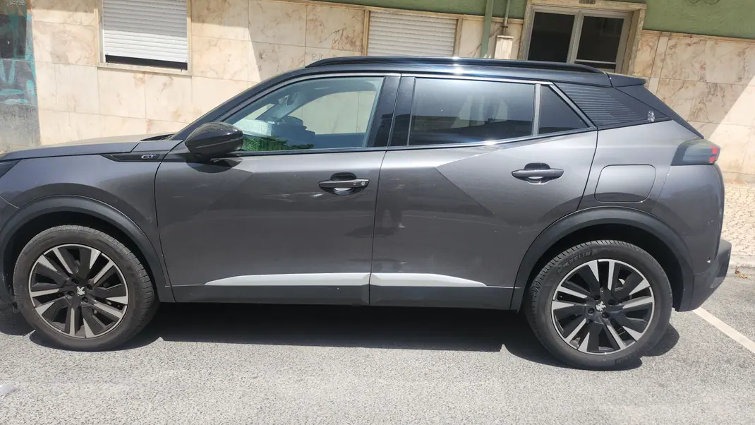 Peugeot 2008 2022 - 19500 EUR, 67000 km - AUTO.MOTO.pt - 67000km - foto 4 de 10