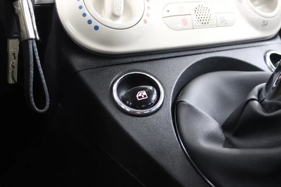 Fiat 500 2023 - 12900 EUR, 32374 km - AUTO.MOTO.pt - 32374km - foto 10 de 23