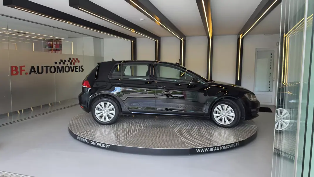 Volkswagen Golf 2013 - 7900 EUR, 207049 km - AUTO.MOTO.pt - 207049km - foto 8 de 54