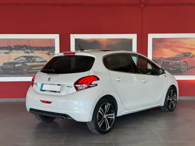 Peugeot 208 2017 - 12990 EUR, 101119 km - AUTO.MOTO.pt - 101119km - foto 9 de 22