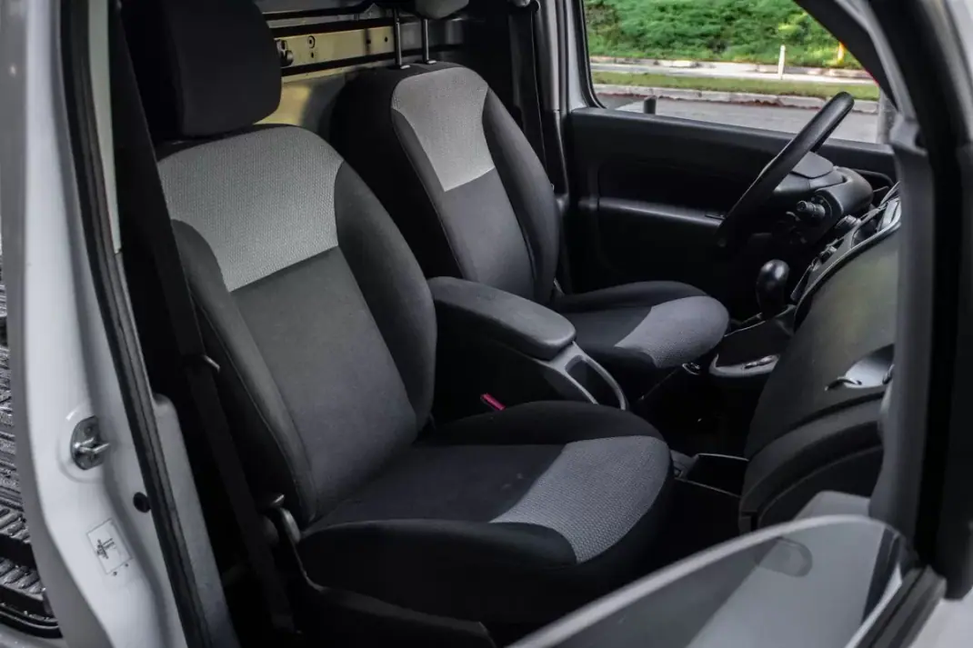 Renault Kangoo E-Tech 2020 - 9990 EUR, 57785 km - AUTO.MOTO.pt - 57785km - foto 25 de 28