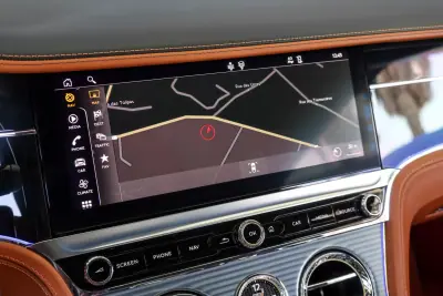 Bentley Continental GTC 2019 - 250000 EUR, 58772 km - AUTO.MOTO.pt - 58772km - foto 20 de 29