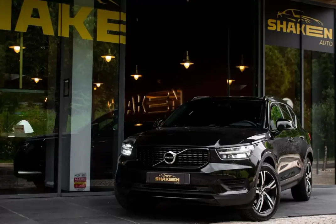 Volvo XC 40 2022 - 25750 EUR, 65156 km - AUTO.MOTO.pt - 65156km - foto 1 de 35