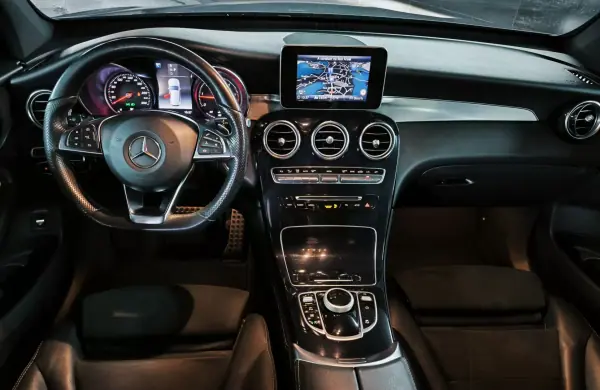 Mercedes-Benz GLC 250 2017 - 31950 EUR, 113000 km - AUTO.MOTO.pt - 113000km - foto 16 de 37
