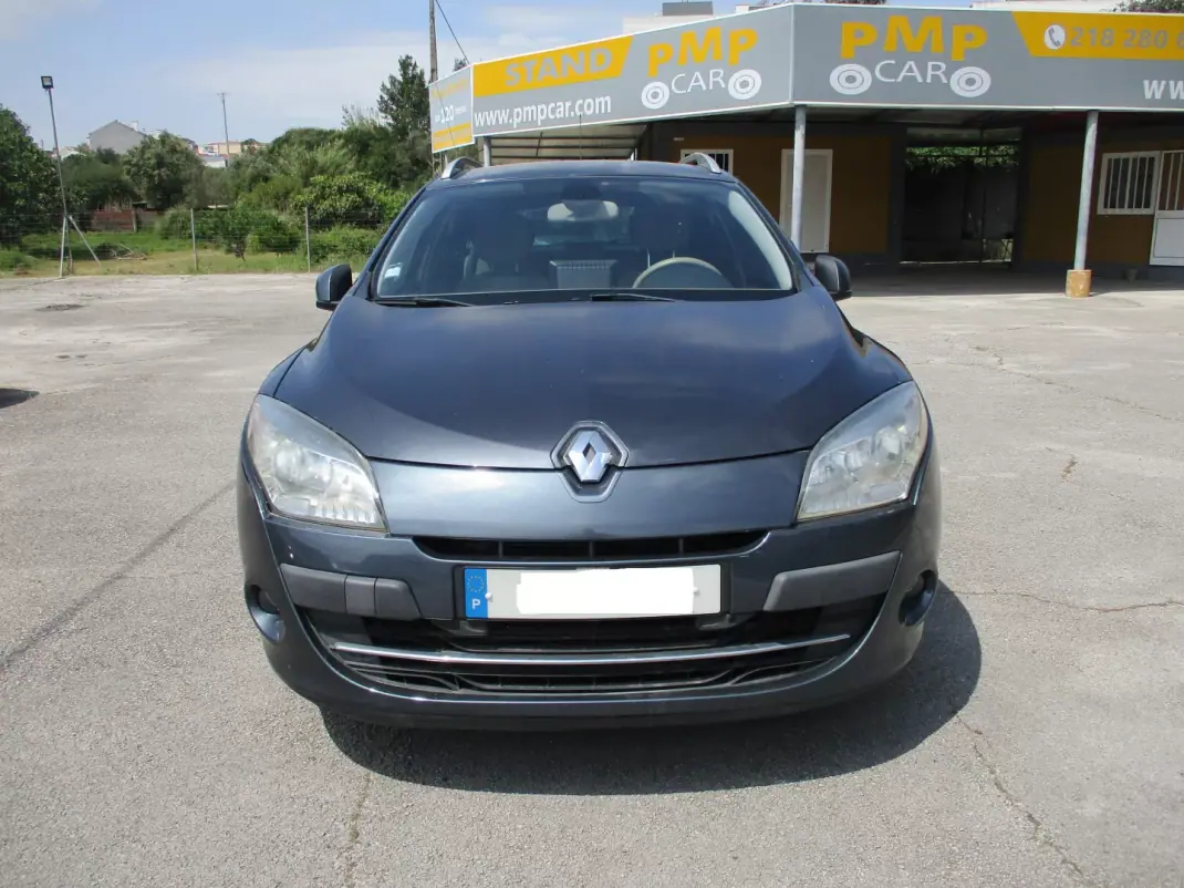 Renault Mégane Sport Tourer 2009 - 5900 EUR, 140000 km - AUTO.MOTO.pt - 140000km - foto 2 de 13