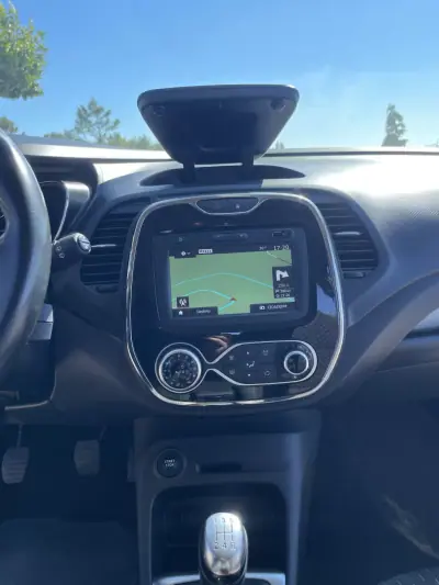 Renault Captur 2019 - 13900 EUR, 73850 km - AUTO.MOTO.pt - 73850km - foto 11 de 18