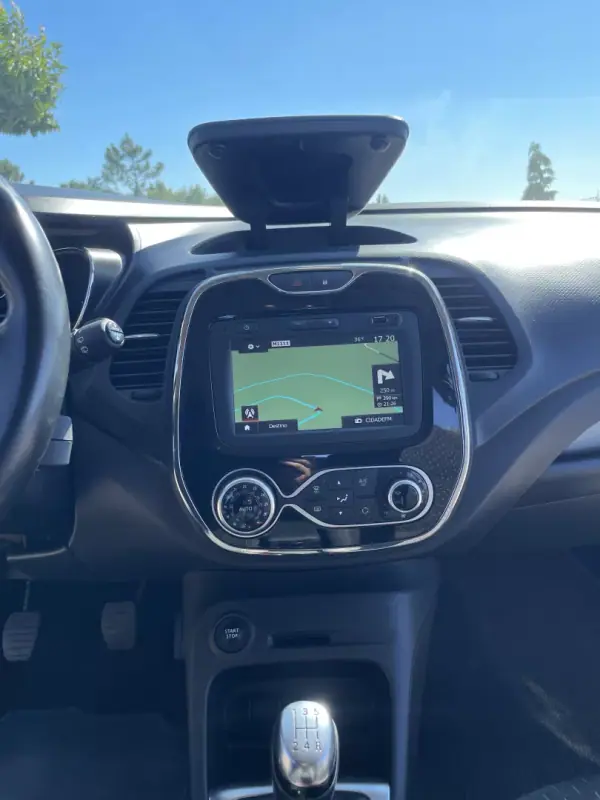 Renault Captur 2019 - 13900 EUR, 73850 km - AUTO.MOTO.pt - 73850km - foto 11 de 18