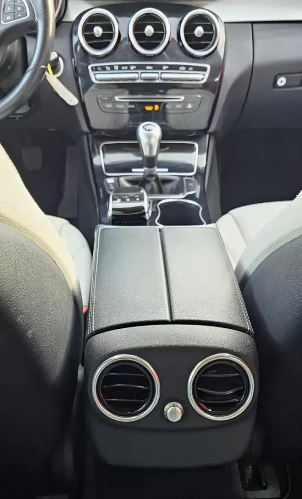 Mercedes-Benz C 180 2015 - 17500 EUR, 240000 km - AUTO.MOTO.pt - 240000km - foto 27 de 29