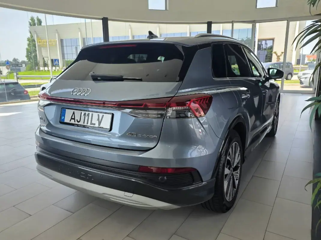 Audi Q4 e-tron 2021 - 26990 EUR, 104822 km - AUTO.MOTO.pt - 104822km - foto 7 de 33