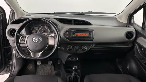 Toyota Yaris 2015 - 7950 EUR, 332062 km - AUTO.MOTO.pt - 332062km - foto 9 de 10