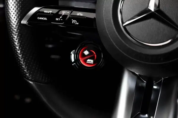 Mercedes-Benz AMG GT 2022 - 155000 EUR, 85300 km - AUTO.MOTO.pt - 85300km - foto 9 de 28