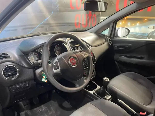 Fiat Punto 2015 - 6250 EUR, 198000 km - AUTO.MOTO.pt - 198000km - foto 20 de 31