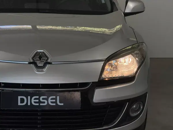 Renault Mégane 2014 - 5990 EUR, 325267 km - AUTO.MOTO.pt - 325267km - foto 4 de 20